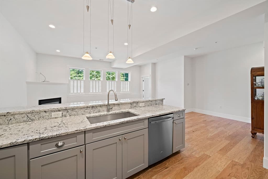 599 Washington St # 12, Pembroke MA 02359 photo 6