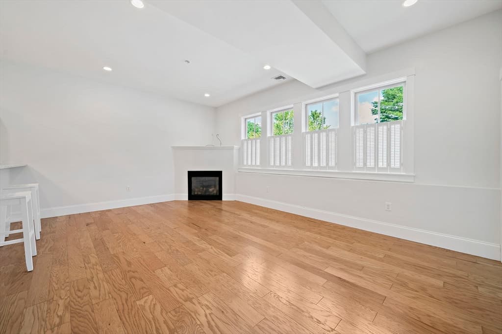 599 Washington St # 12, Pembroke MA 02359 photo 9