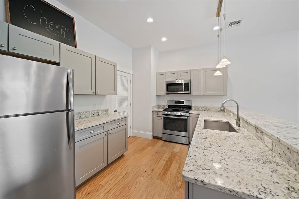 599 Washington St # 12, Pembroke MA 02359 photo 4