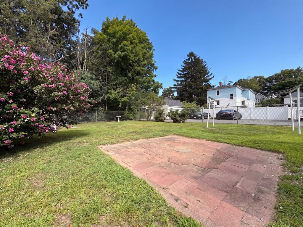 17 Monarch St, Lowell MA 01854 photo 16