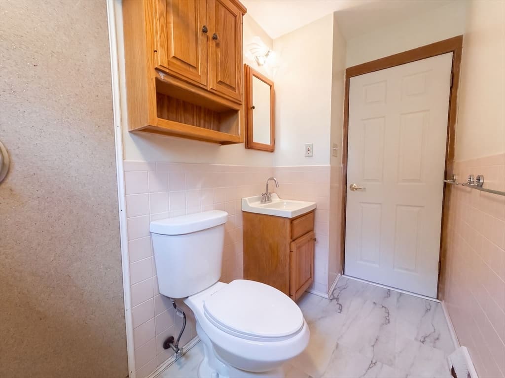 17 Monarch St, Lowell MA 01854 photo 9