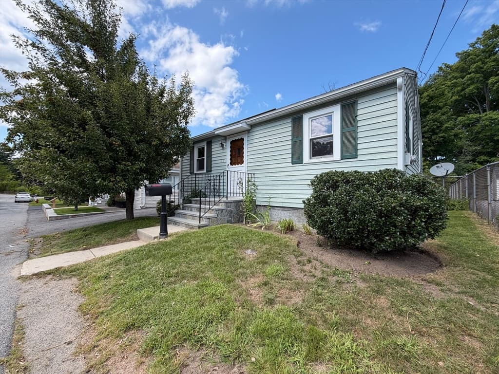 17 Monarch St, Lowell MA 01854 photo 15
