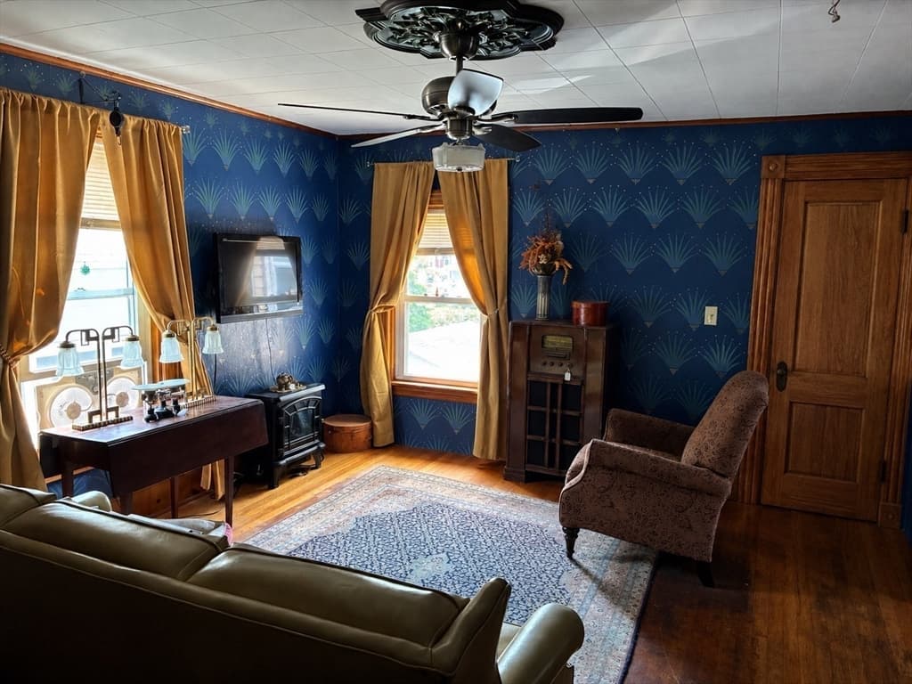 16 Chestnut St, Montague MA 01376 photo 4