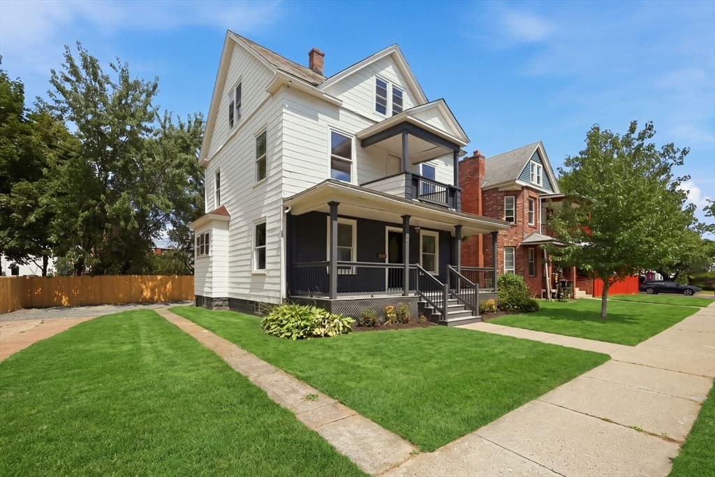 24 Washington Ave, Holyoke MA 01040 photo 2