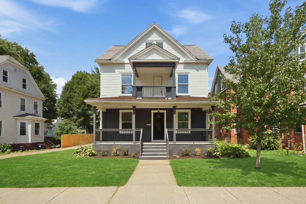 24 Washington Ave, Holyoke MA 01040