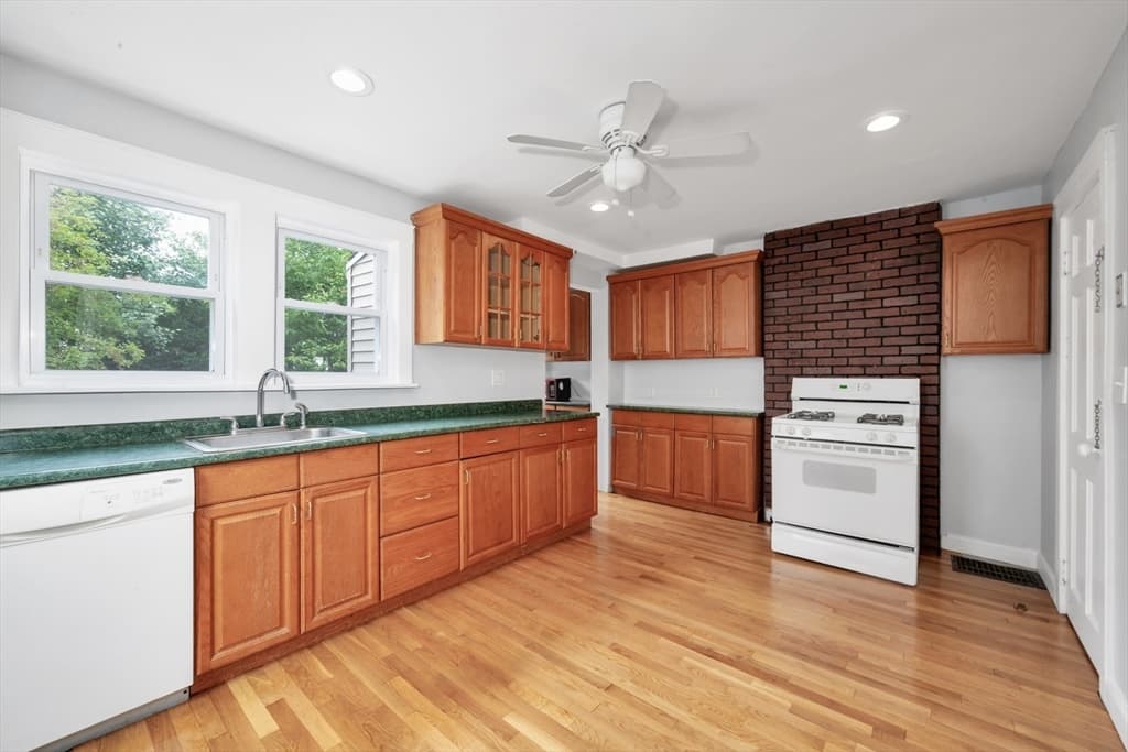 74-76 Whiton Ave, Quincy MA 02169 photo 5
