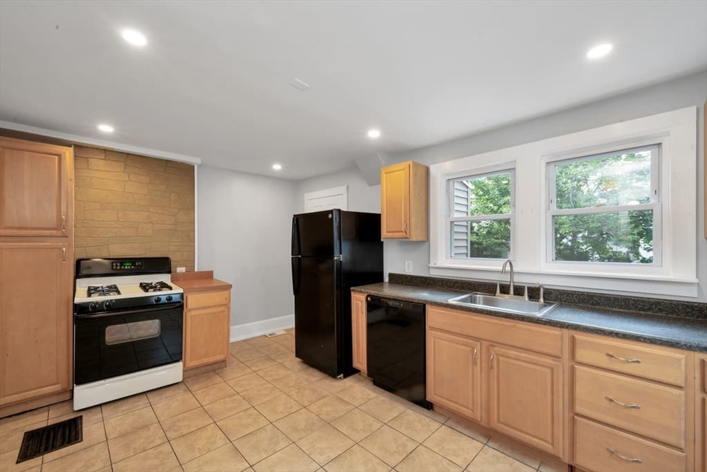 74-76 Whiton Ave, Quincy MA 02169 photo 4