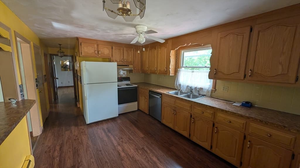 7 Charlotte Dr, Bristol RI 02809 photo 11
