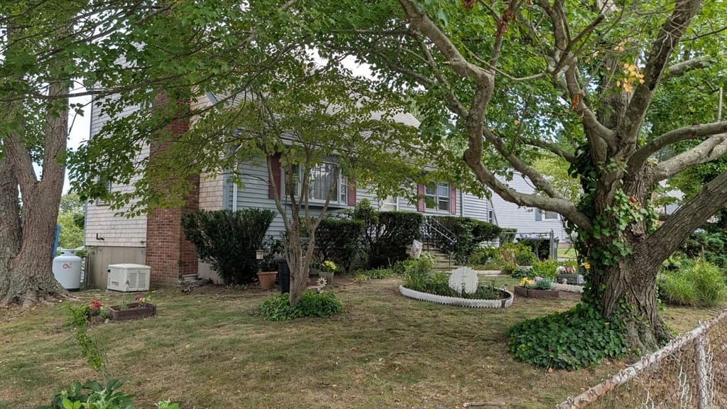 7 Charlotte Dr, Bristol RI 02809 photo 4