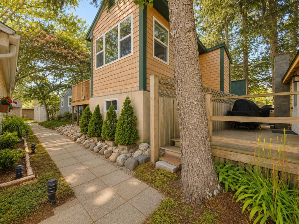 12 Hideaway Vlg # G, Bourne MA 02532