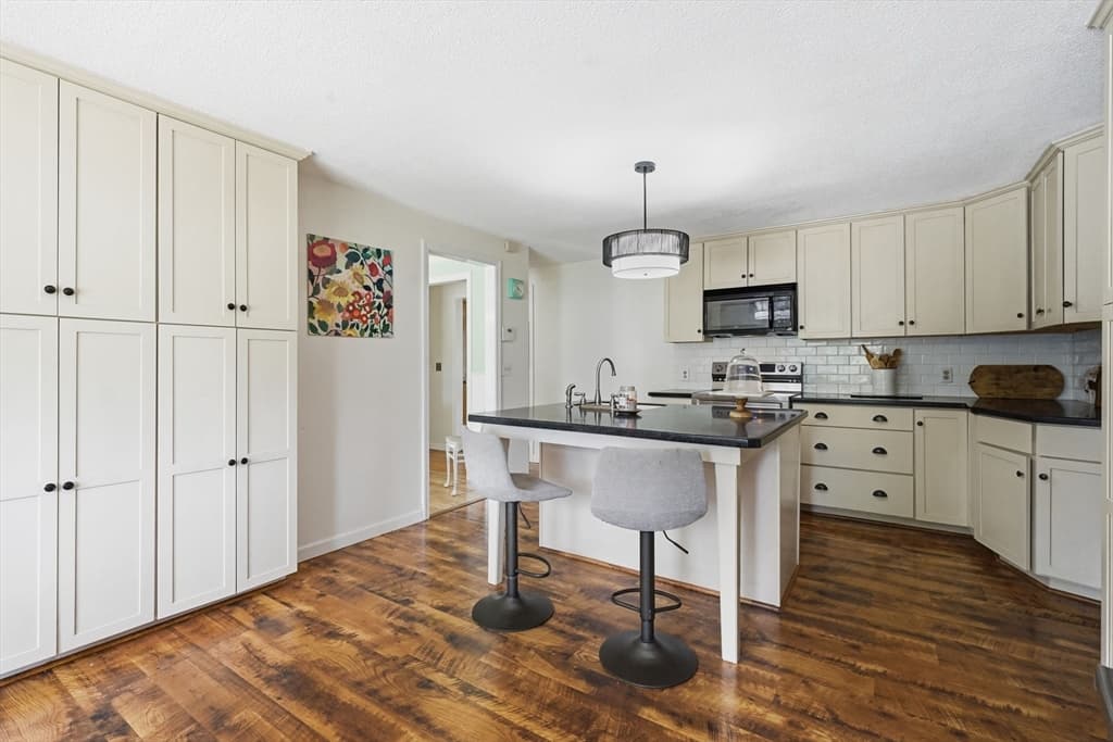 Single Family Residence at 169 Sandtrap Way, Chicopee MA 01020, Chicopee, photo 12 of 42