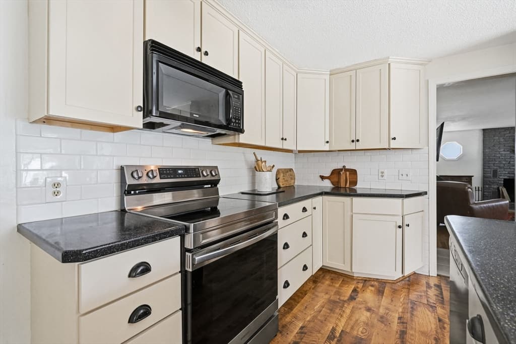 Single Family Residence at 169 Sandtrap Way, Chicopee MA 01020, Chicopee, photo 15 of 42