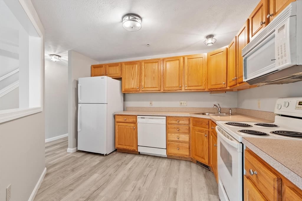9 Green Briar Rd # 9, Fitchburg MA 01420 photo 12