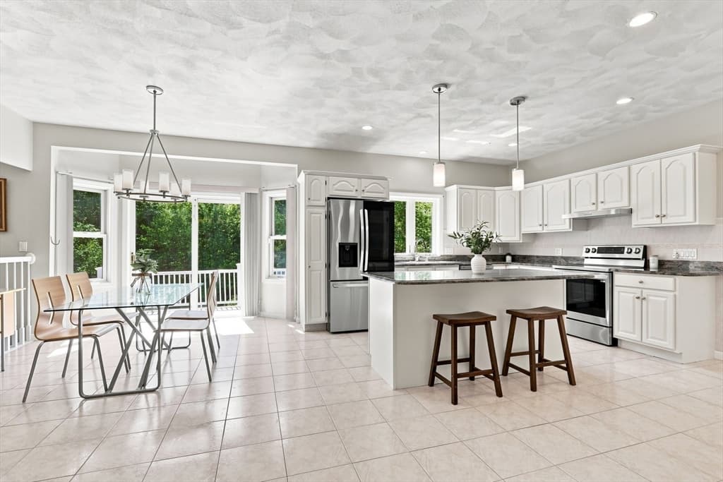 9 Sullivan Cir, Stoneham MA 02180 photo 9