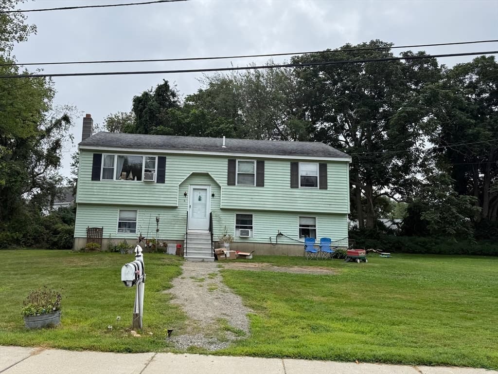 1 Howard George Ct, Salisbury MA 01952