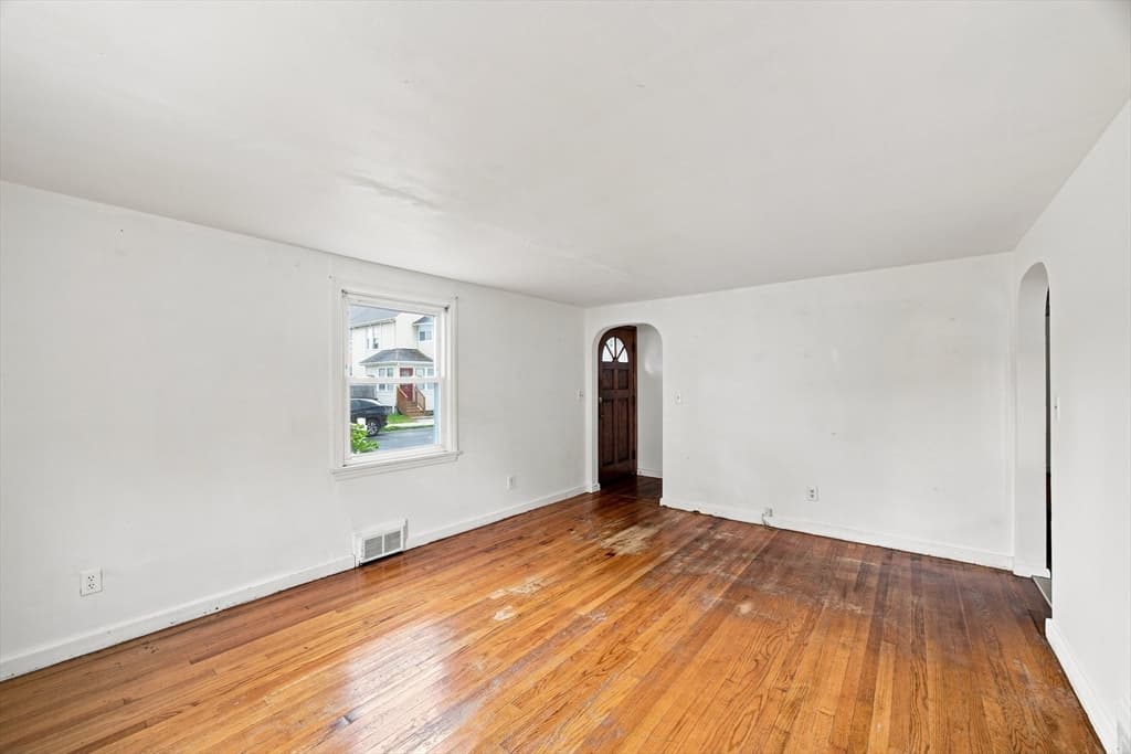 132 Miller St, Springfield MA 01104 photo 12