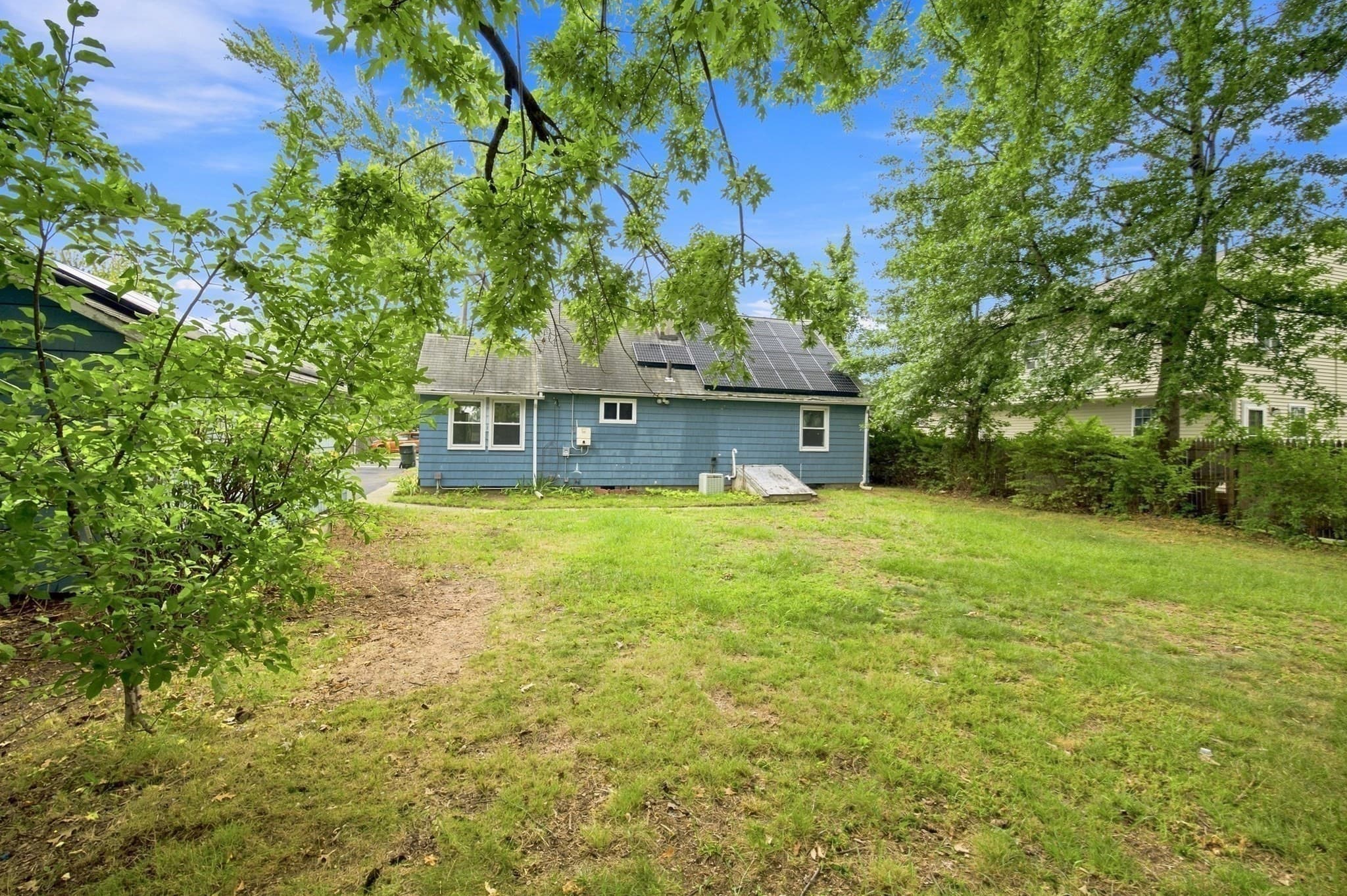 Single Family Residence at 132 Miller St, Springfield MA 01104, photo 32 of 34