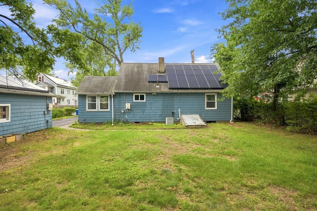 132 Miller St, Springfield MA 01104 photo 4