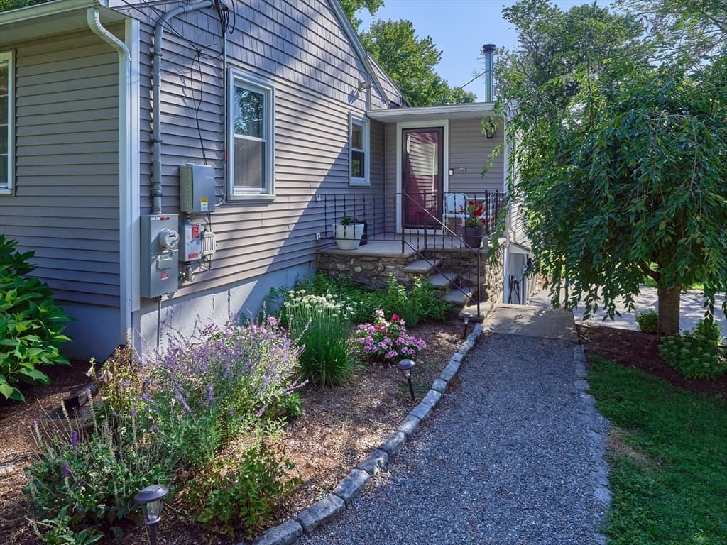 Single Family Residence at 14 Mildred Ave, Millbury MA 01527, Millbury, photo 5 of 39