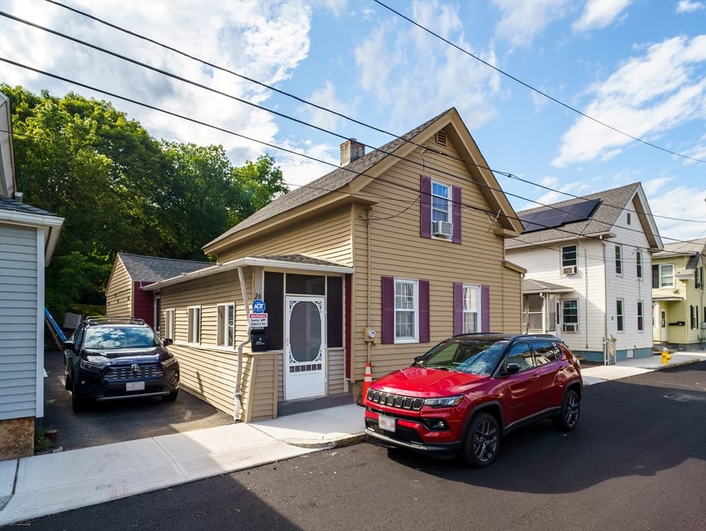 26 Benefit St, Southbridge MA 02710