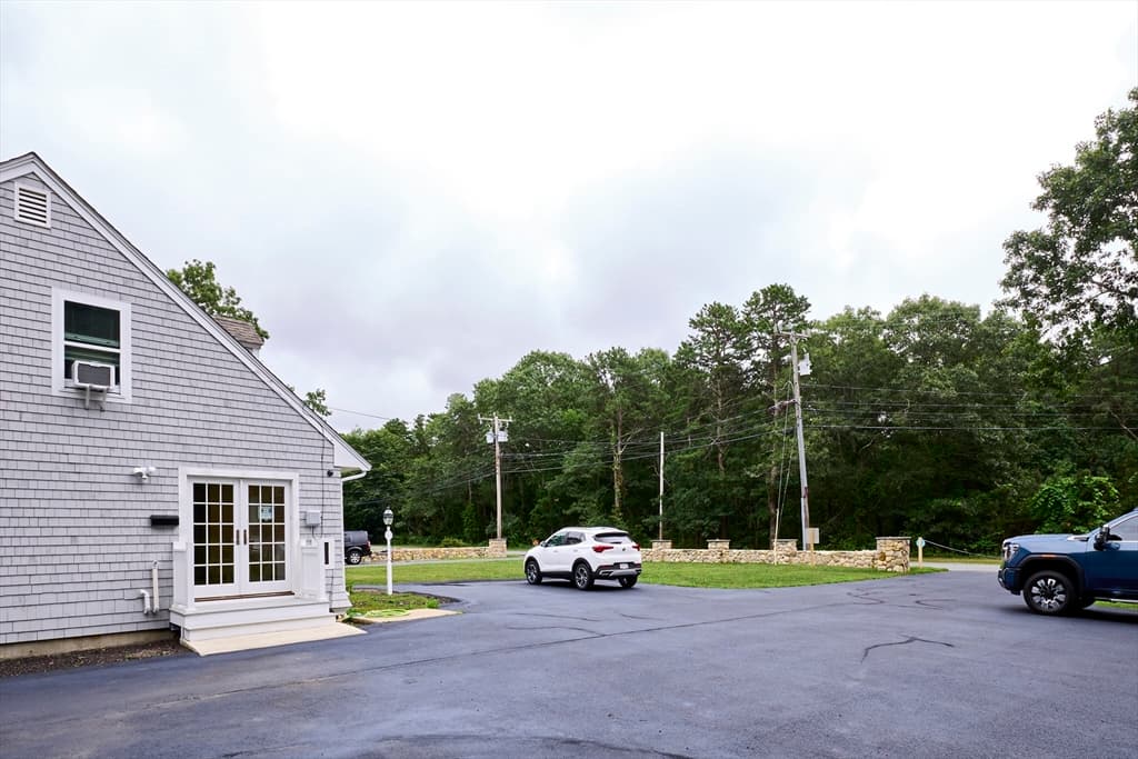 4 Edgerton Dr, Falmouth MA 02556 photo 3