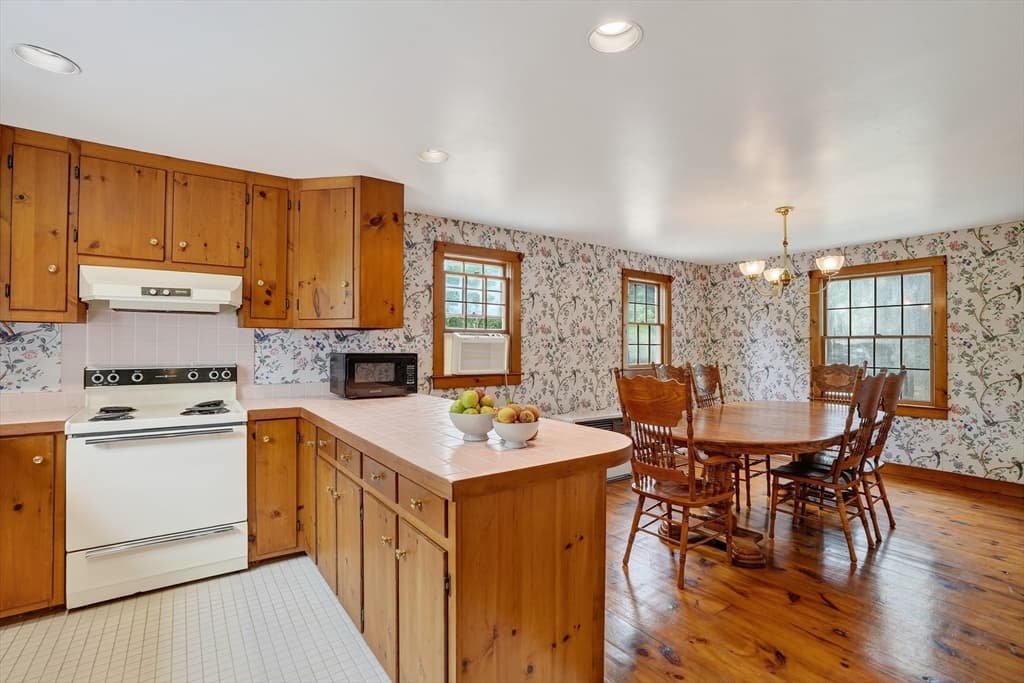 9 Martha's Road, Edgartown MA 02539 photo 4