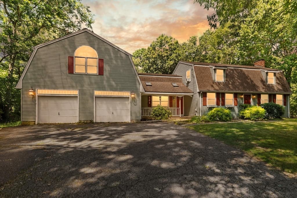 42 Summer St, Foxboro MA 02035