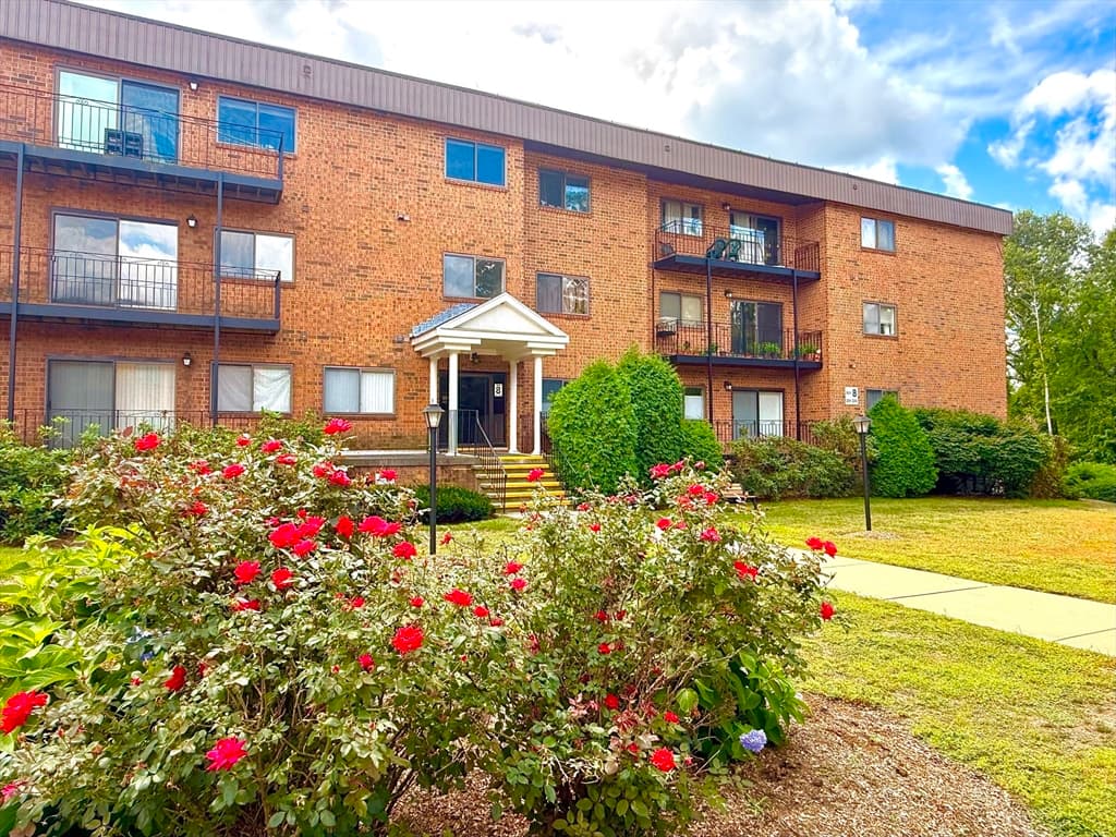 181 Littleton Rd # 212, Chelmsford MA 01824