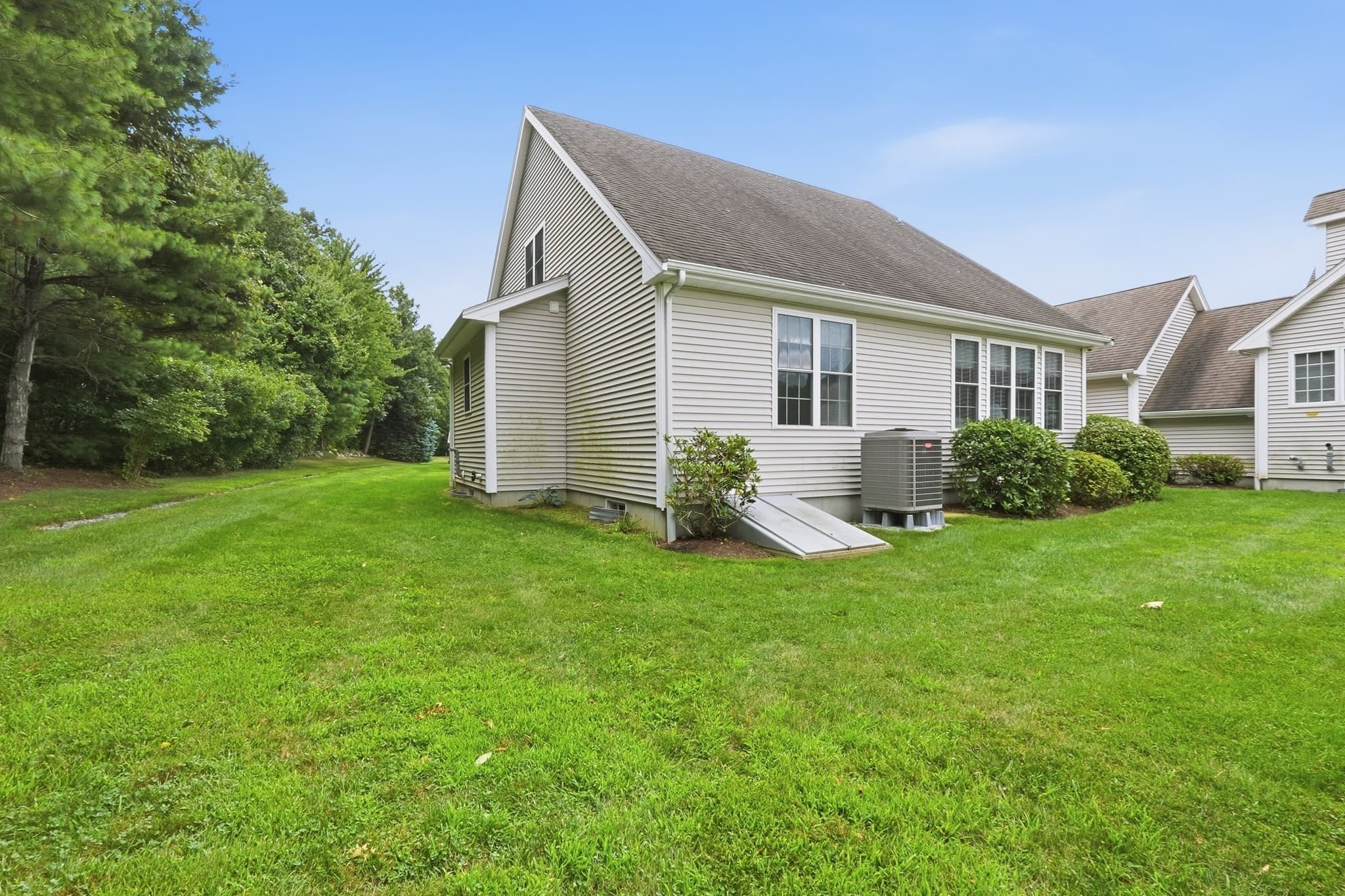 Condominium at 28 Braeburn Ln # 28, Ashland MA 01721, Ashland, photo 33 of 35
