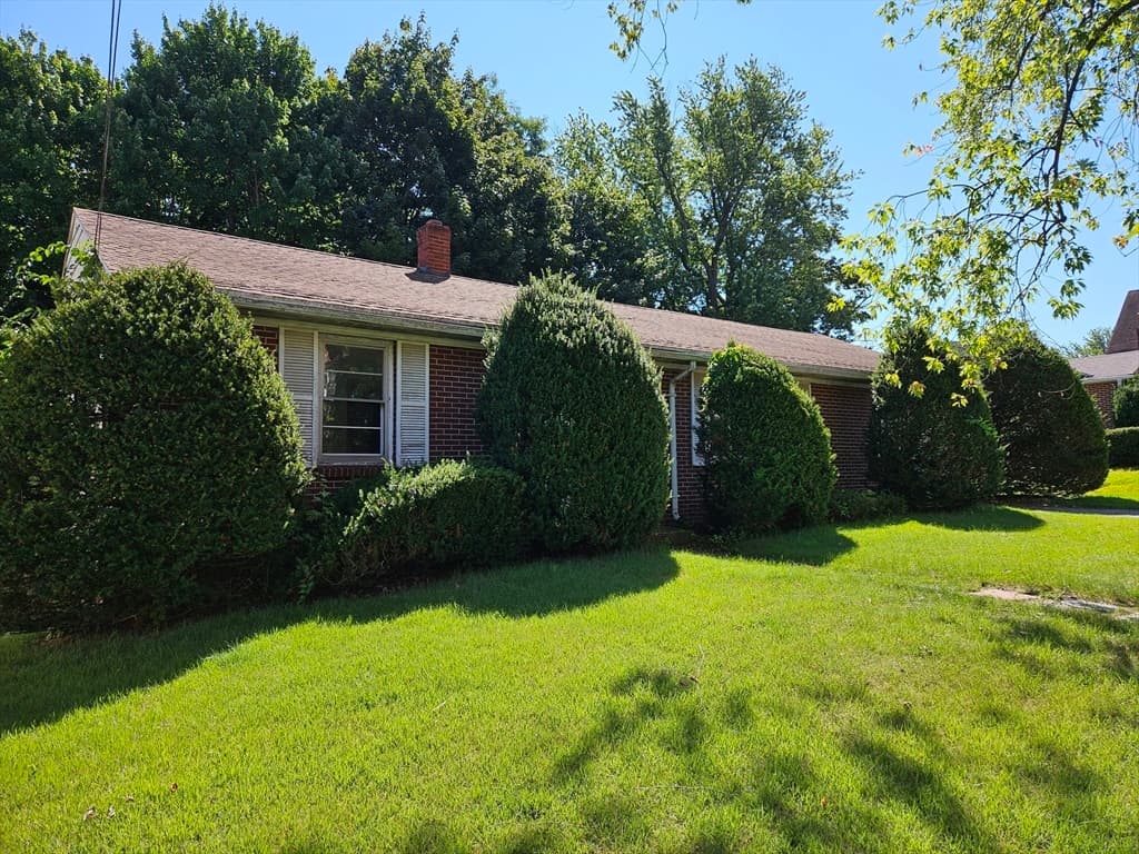 37 Academy St, Chicopee MA 01013 photo 2