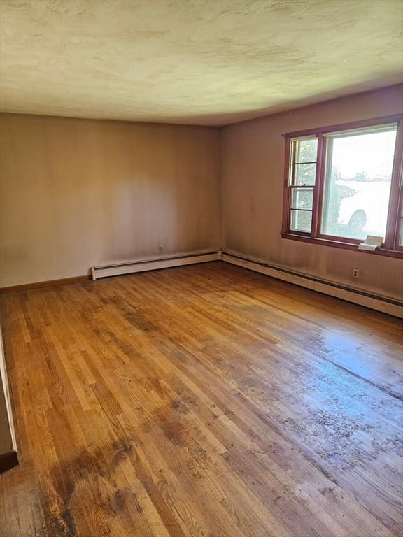 37 Academy St, Chicopee MA 01013 photo 4