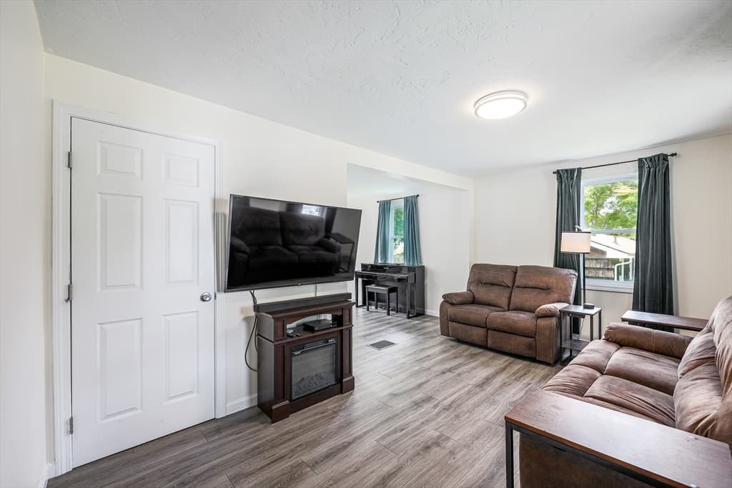 17 Temple St, Palmer MA 01069 photo 19