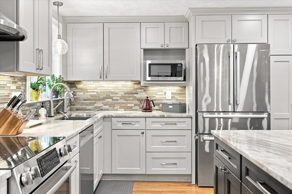 76 Westover Pkwy, Norwood MA 02062 photo 6