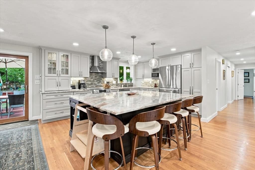 76 Westover Pkwy, Norwood MA 02062 photo 4
