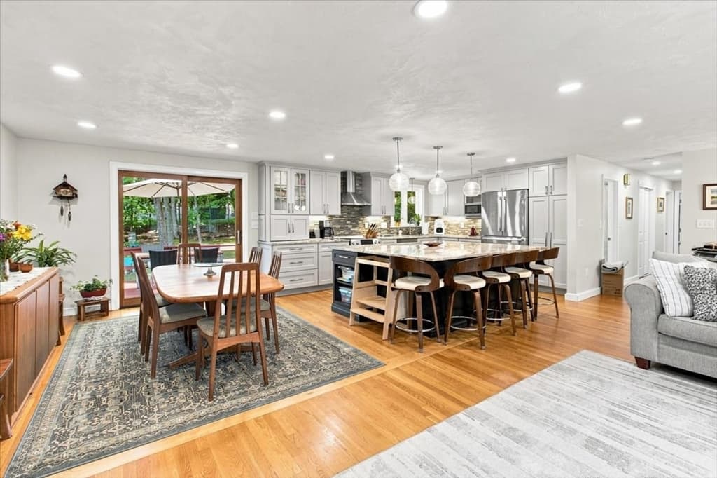 76 Westover Pkwy, Norwood MA 02062 photo 8