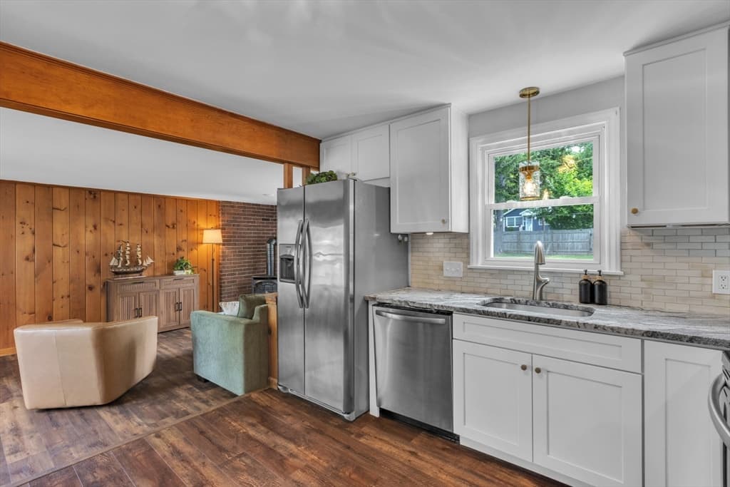 31 Thompson St, East Longmeadow MA 01089 photo 7