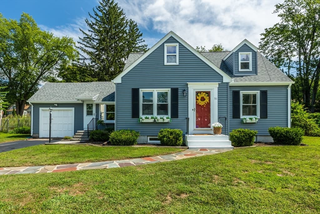 31 Thompson St, East Longmeadow MA 01089
