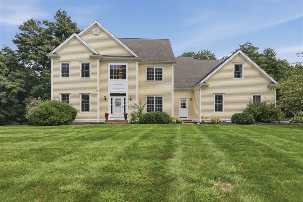 8 Juniper Road, Upton MA 01568