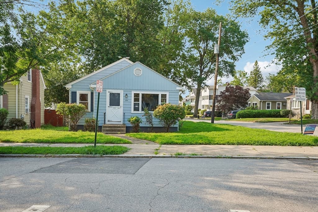 274 Whitford Ave, Providence RI 02908