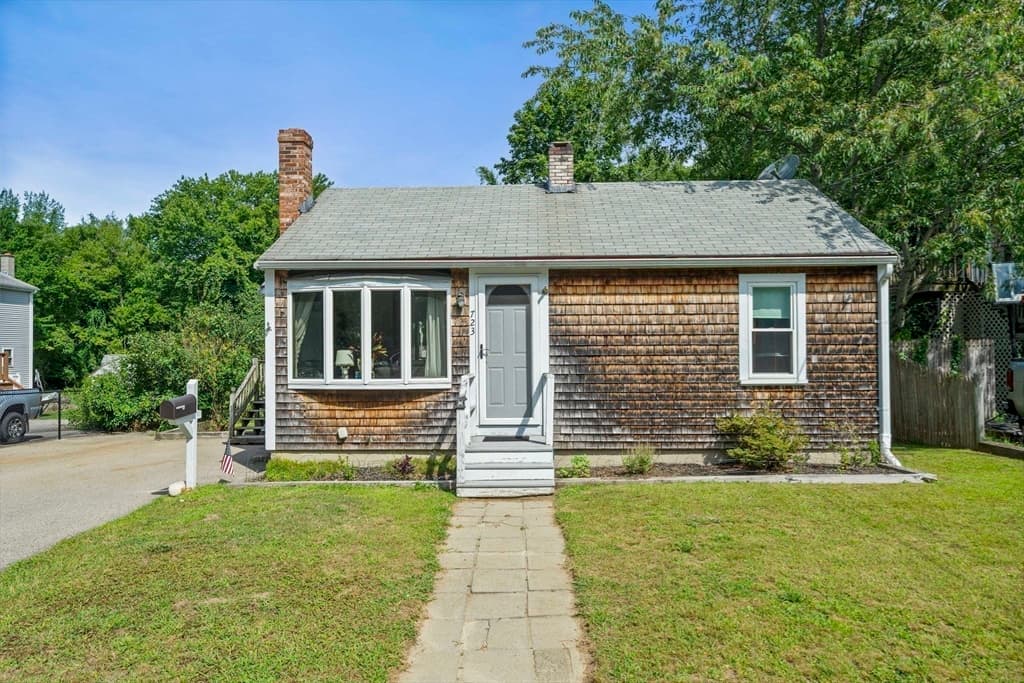 723 Old Randolph, Abington MA 02351 photo 2
