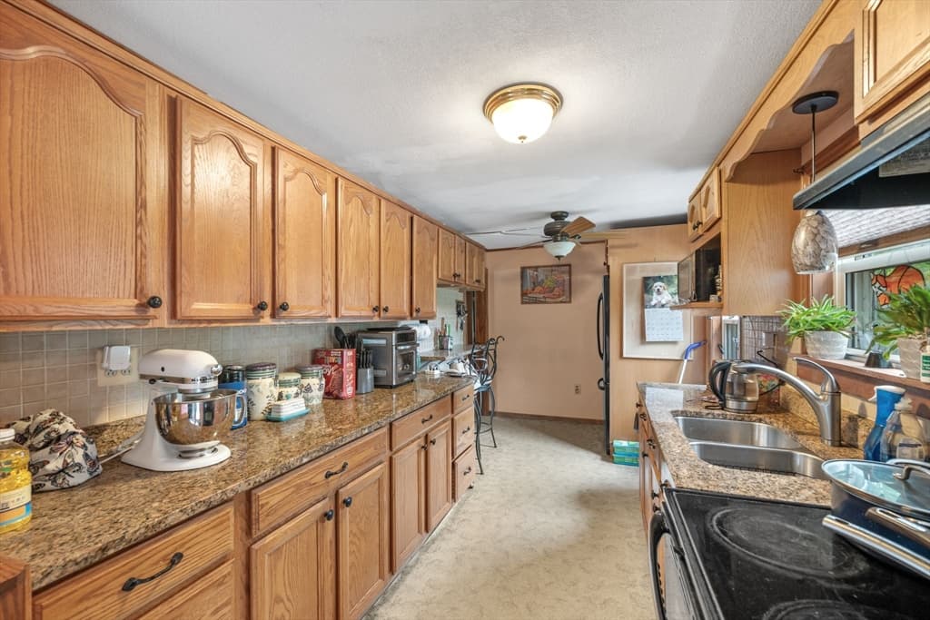 6 Marsh Ave, Salem NH 03079 photo 13