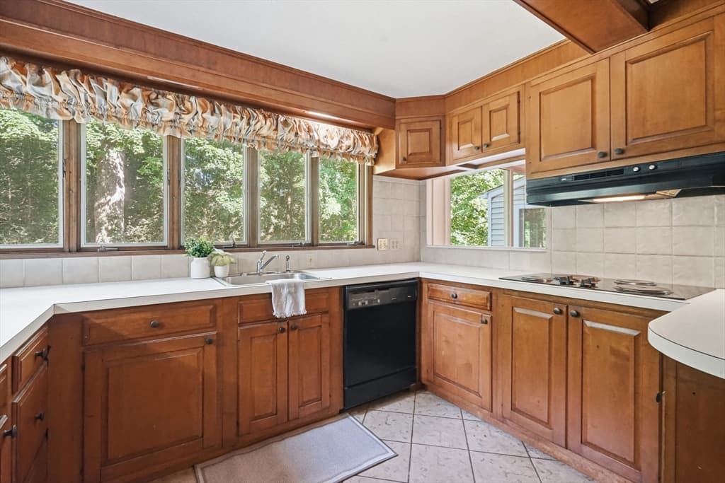 Single Family Residence at 634 Glendale Rd, Wilbraham MA 01095, Wilbraham, photo 14 of 42