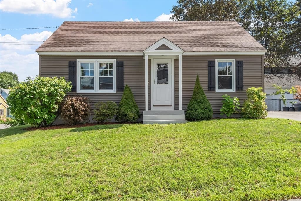 4 Maverick St, Fitchburg MA 01420