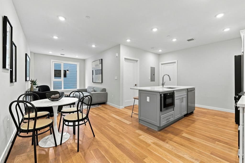 267 Old Colony # 206, Boston MA 02127 photo 4