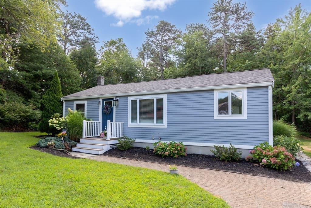 25 King Ave, Plymouth MA 02360