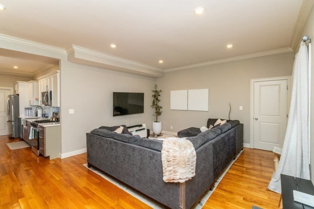 189 Shirley St # 1, Winthrop MA 02152 photo 3