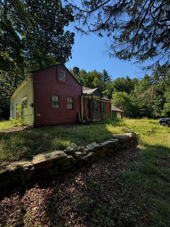62 E Chestnut Hill Rd, Montague MA 01351