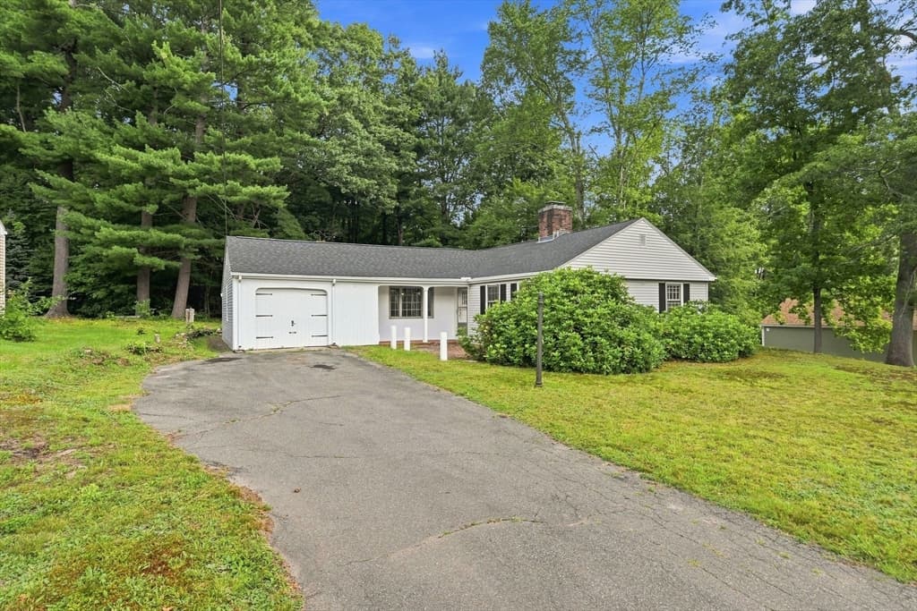 92 Oak Hollow Rd, Springfield MA 01128 photo 3