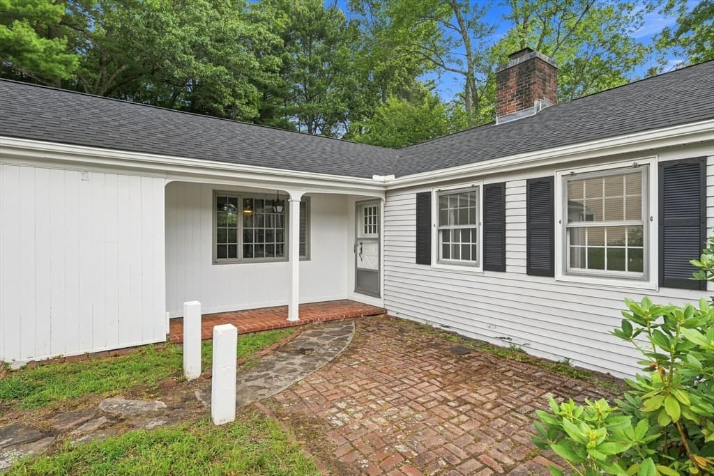 92 Oak Hollow Rd, Springfield MA 01128 photo 4