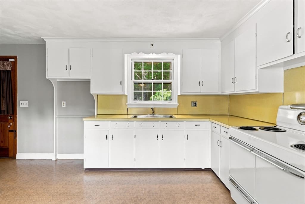 92 Oak Hollow Rd, Springfield MA 01128 photo 25